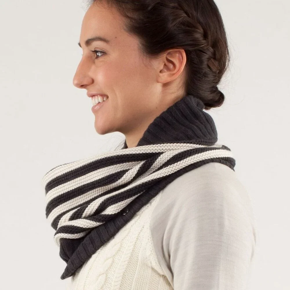 Lululemon Chalet Keep Your Neck Cozy Polar Cream / Deep Coal - VEUC - Like New - Picture 6 of 8